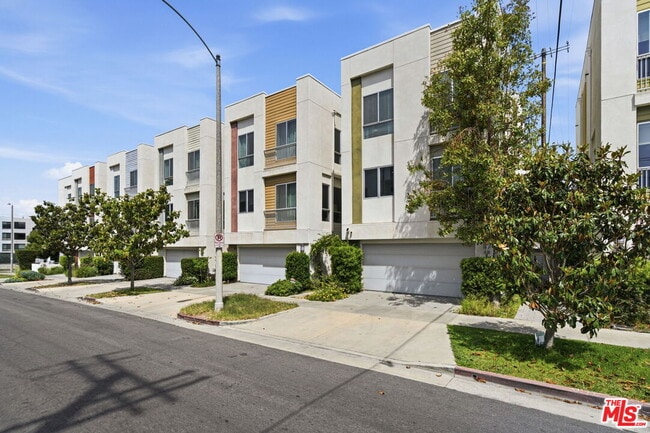 5911 Saturn St in Los Angeles, CA - Building Photo - Building Photo