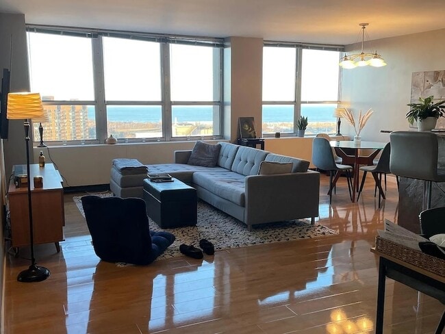 655 W Irving Park Rd, Unit 2406 in Chicago, IL - Building Photo - Building Photo