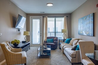 Avalon at the Pointe in Cincinnati, OH - Foto de edificio - Interior Photo