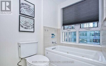 367 Beecroft Rd in Toronto, ON - Building Photo - Building Photo