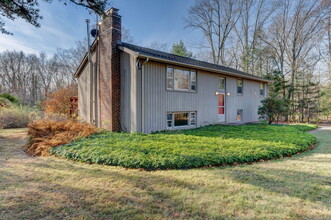 6 Sumner Dr in Mansfield, CT - Building Photo - Building Photo