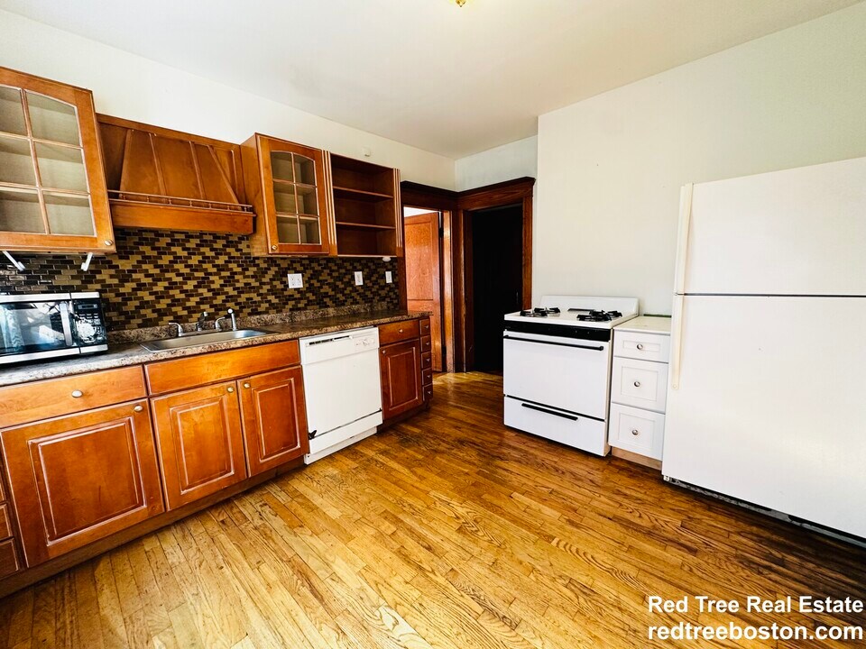 12 Peters St, Unit 1 in Boston, MA - Building Photo