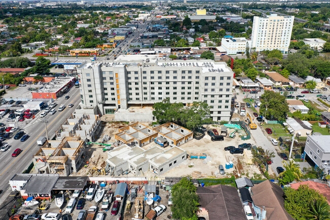 Wenski Groves in Miami, FL - Building Photo - Building Photo