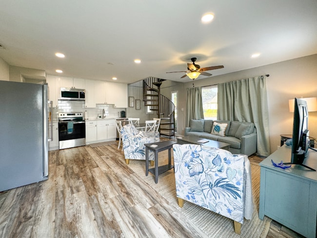 2703 Homes Dr in Morehead City, NC - Foto de edificio - Building Photo