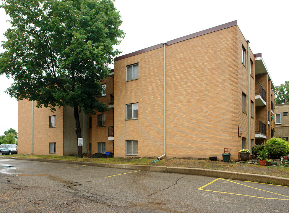 461 Lynnhurst Ave W in St. Paul, MN - Building Photo