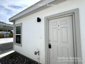 740 N Alamo Rd in Alamo, TX - Building Photo
