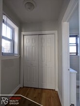 737 W Belmont Ave, Unit 214-RA in Chicago, IL - Foto de edificio - Building Photo