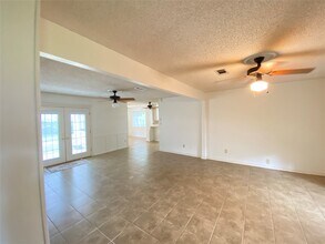 2233 Ripple Creek Dr in Rosenberg, TX - Foto de edificio - Building Photo