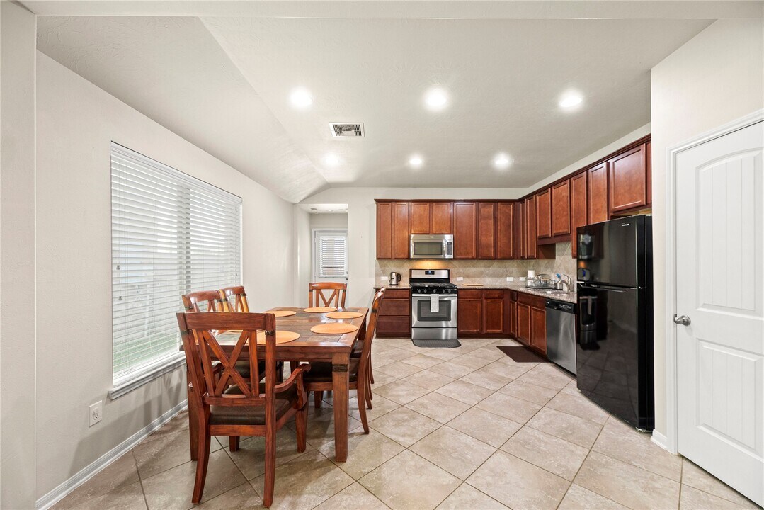 8147 Aleppo Pine Ln in Cypress, TX - Building Photo