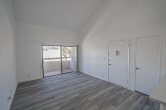 25027 Peachland Ave in Santa Clarita, CA - Building Photo - Building Photo