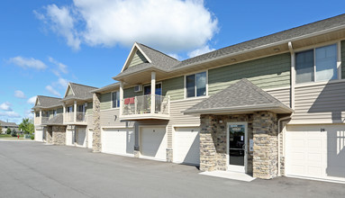 Wyndham Lake Villas in Green Bay, WI - Building Photo - Building Photo