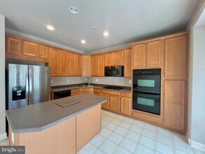 12919 Benton Park Cir in Clarksburg, MD - Foto de edificio - Building Photo