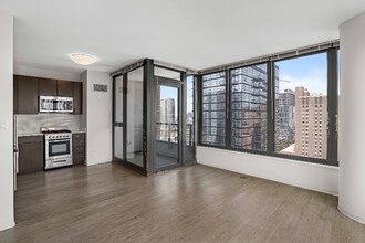 206 W Superior St in Chicago, IL - Building Photo - Building Photo