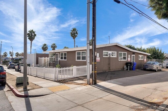5220 Cass St in San Diego, CA - Building Photo - Building Photo