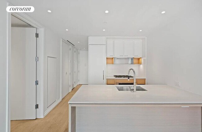 250 W 96th St in New York, NY - Building Photo - Building Photo