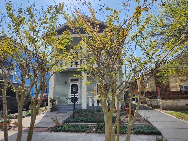 3127 Avenue Q