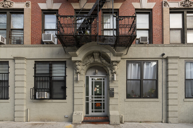 343 Bedford Ave in Brooklyn, NY - Building Photo - Building Photo