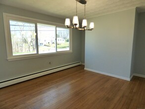 61 Elbow Hill Rd in Brookfield, CT - Building Photo - Building Photo