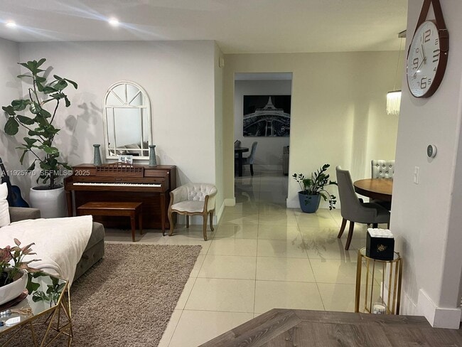 10866 NW 51st Ln in Doral, FL - Building Photo - Building Photo