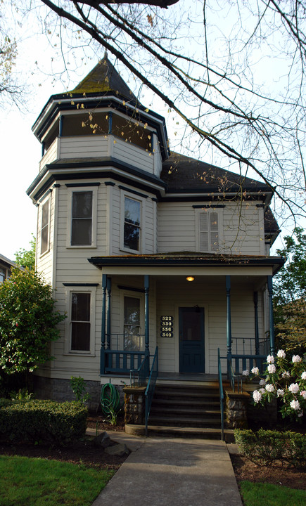 322-340 E 11th Ave in Eugene, OR - Foto de edificio