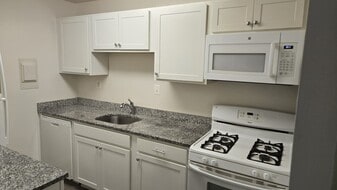 7505 Riverdale Rd, Unit 2034 in New Carrollton, MD - Building Photo