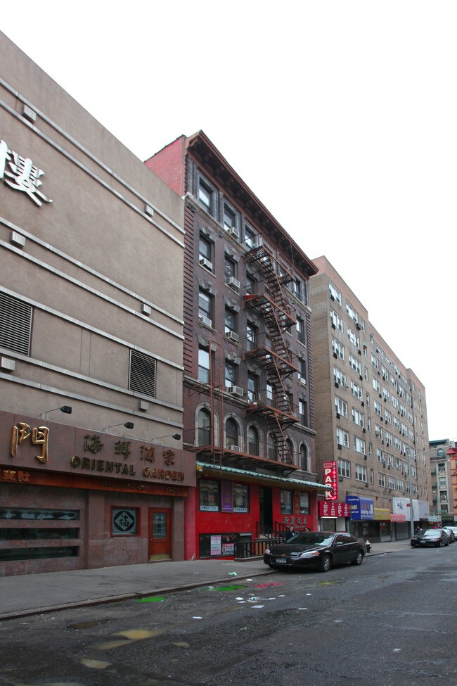 10-12 Elizabeth St in New York, NY - Building Photo - Building Photo