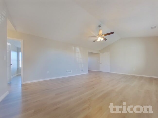 98 Pin Oak Ct in Dallas, GA - Foto de edificio - Building Photo