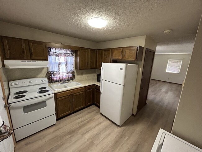 401 N A St, Unit 1 in Arkansas City, KS - Foto de edificio - Building Photo