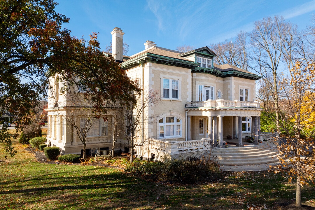 Mansion Row Apartments in Indianapolis, IN - Foto de edificio
