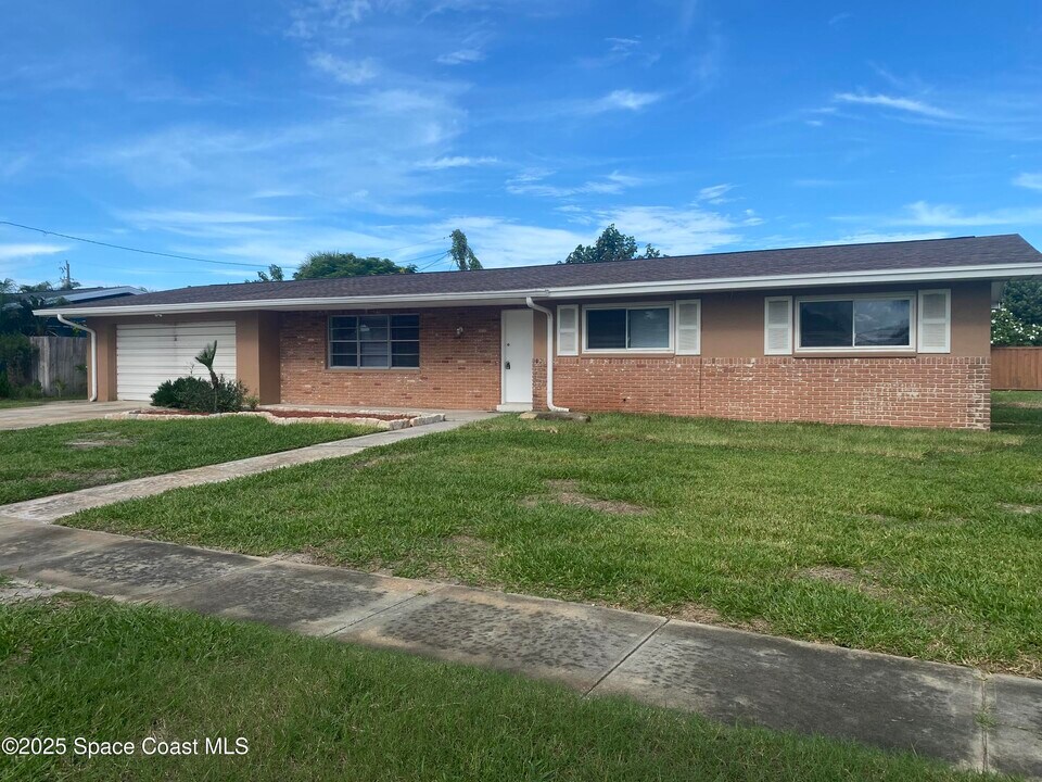 675 Rosada St in Satellite Beach, FL - Building Photo