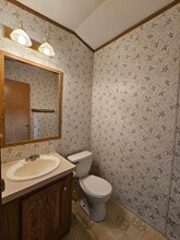 208 Maverick Ln in Utica, NY - Foto de edificio - Building Photo