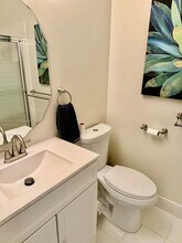 5155 Europa Dr in Boynton Beach, FL - Foto de edificio - Building Photo