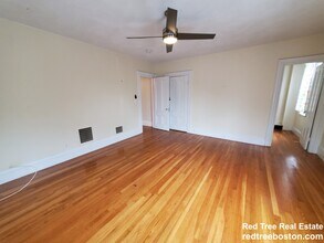 234 Cypress St, Unit 2 in Brookline, MA - Building Photo - Building Photo