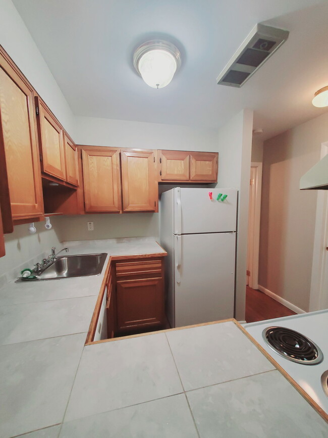 24 Adams Ave in Stamford, CT - Building Photo - Building Photo