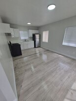 151 E 62nd St in Los Angeles, CA - Building Photo