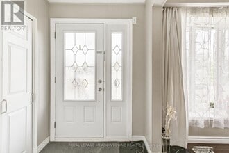 562 Raphael Ave in Mississauga, ON - Building Photo - Building Photo