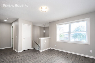 1212 E Cothrell St in Olathe, KS - Building Photo - Building Photo
