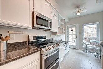 600 Wilcrest Dr in Houston, TX - Building Photo - Building Photo