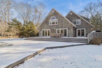 12 Bay Colony Ct in East Hampton, NY - Building Photo - Building Photo