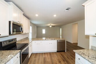 141 Stratton Ln in Jarrell, TX - Building Photo - Building Photo