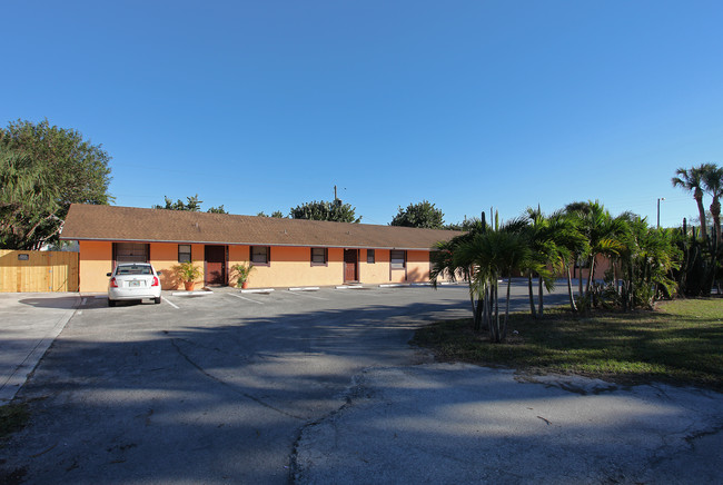 1659-1667 Norma Elaine Rd in West Palm Beach, FL - Foto de edificio - Building Photo