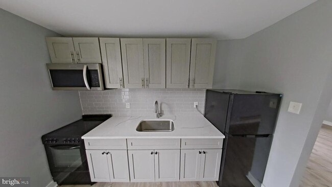 property at 4840 E Roosevelt Blvd