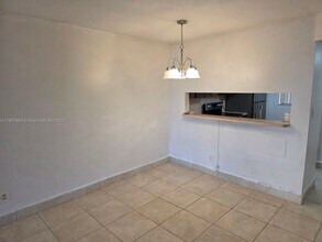 3252 Foxcroft Rd in Miramar, FL - Building Photo - Building Photo