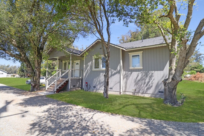 2731 Stony Point Rd in Petaluma, CA - Building Photo - Building Photo