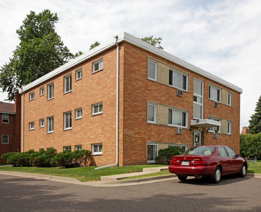 Rose Park Apartments 1634CB in Roseville, MN - Building Photo