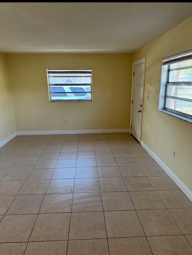 1734 Gladys St, Unit 1734 Gladys St Largo front unit in Largo, FL - Building Photo - Building Photo