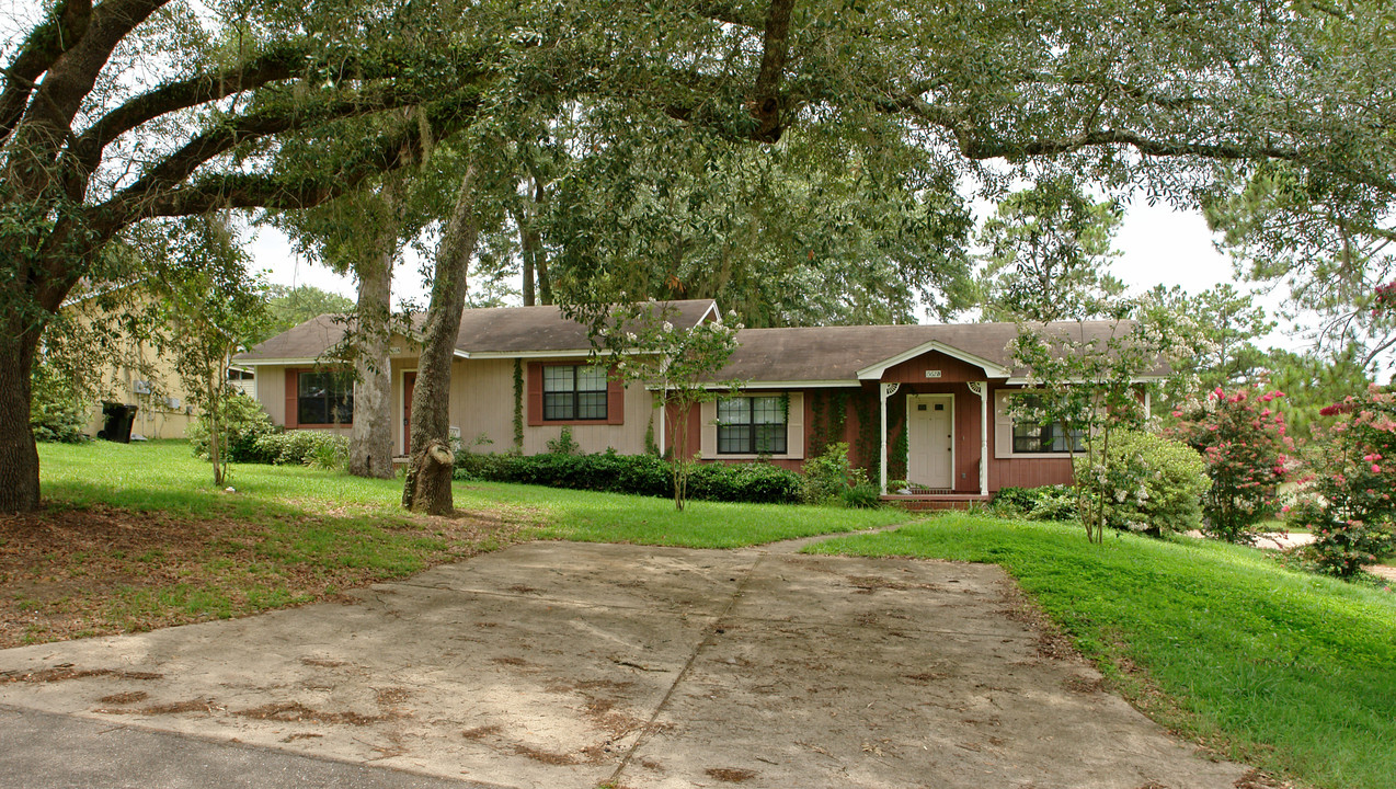 1562-1564 Coombs Dr in Tallahassee, FL - Building Photo