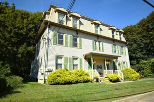 28 Drive Way in Guilford, CT - Building Photo