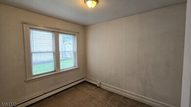 246 Lakeview Ave in Clifton, NJ - Building Photo - Building Photo