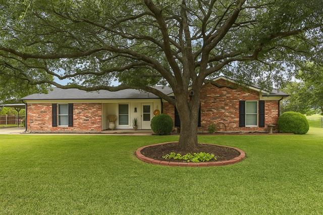 10605 Shannon Valley Dr in Crowley, TX - Building Photo